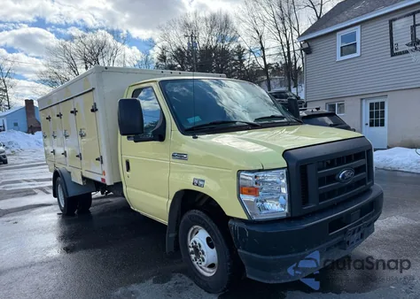 2021 Ford Econoline E450 Super Duty Cutaway Van z USA, uszkodzony, nr VIN 1FDXE4FN2MDC34418